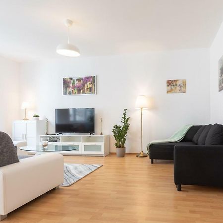 Spacious Apartment In The Old Town Of Μπρατισλάβα Εξωτερικό φωτογραφία