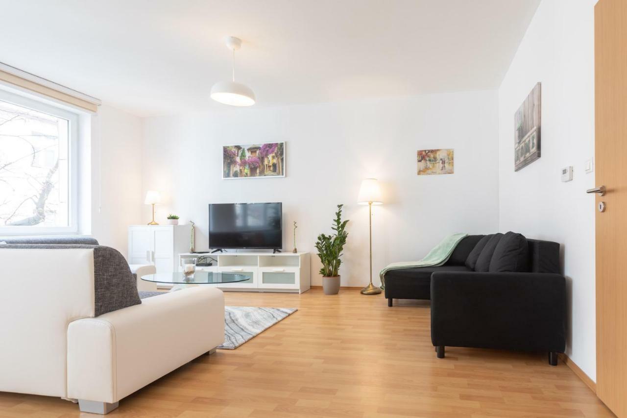 Spacious Apartment In The Old Town Of Μπρατισλάβα Εξωτερικό φωτογραφία