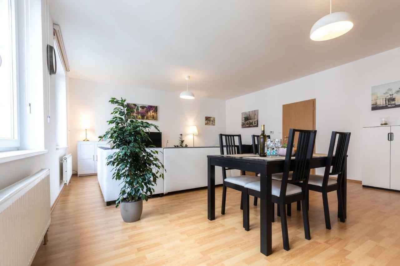 Spacious Apartment In The Old Town Of Μπρατισλάβα Εξωτερικό φωτογραφία