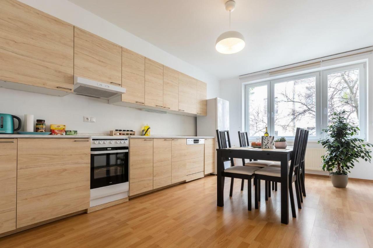 Spacious Apartment In The Old Town Of Μπρατισλάβα Εξωτερικό φωτογραφία