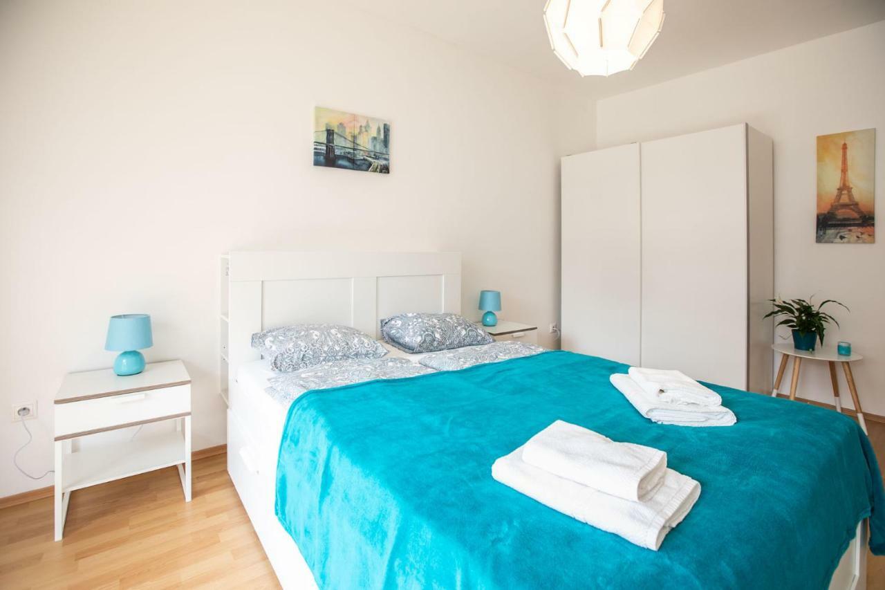 Spacious Apartment In The Old Town Of Μπρατισλάβα Εξωτερικό φωτογραφία